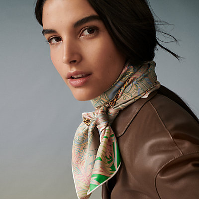 カレ 90 《エプロン・ドール》 | Hermès - エルメス-公式サイト カレ 90 《エプロン・ドール》 | Hermès - エルメス-公式サイト
